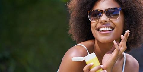 Crème solaire pour peaux noires: pourquoi l’inclure dans sa .